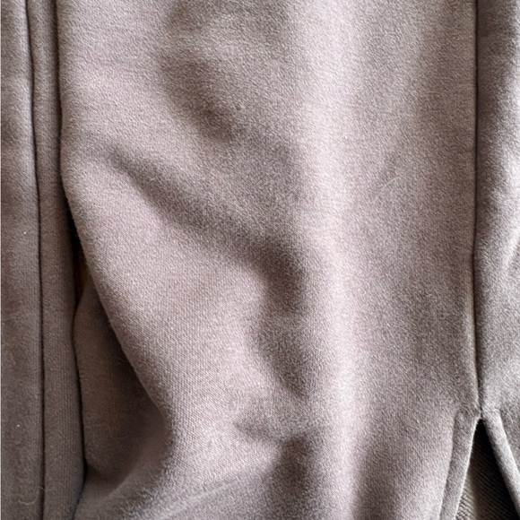 Vuori sweatpants medium with side slit at hems - Picture 2 of 8